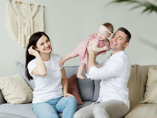 Familie auf dem Sofa 