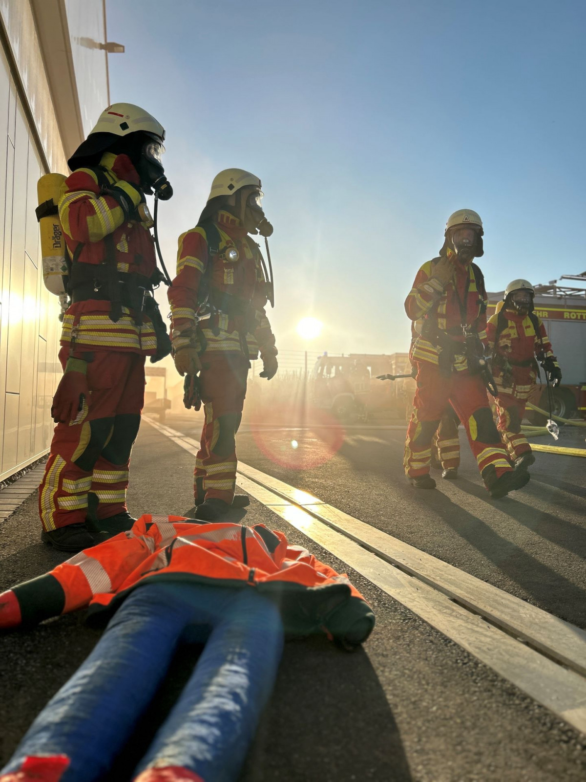 Feuerwehrleute in Schutzausrüstung